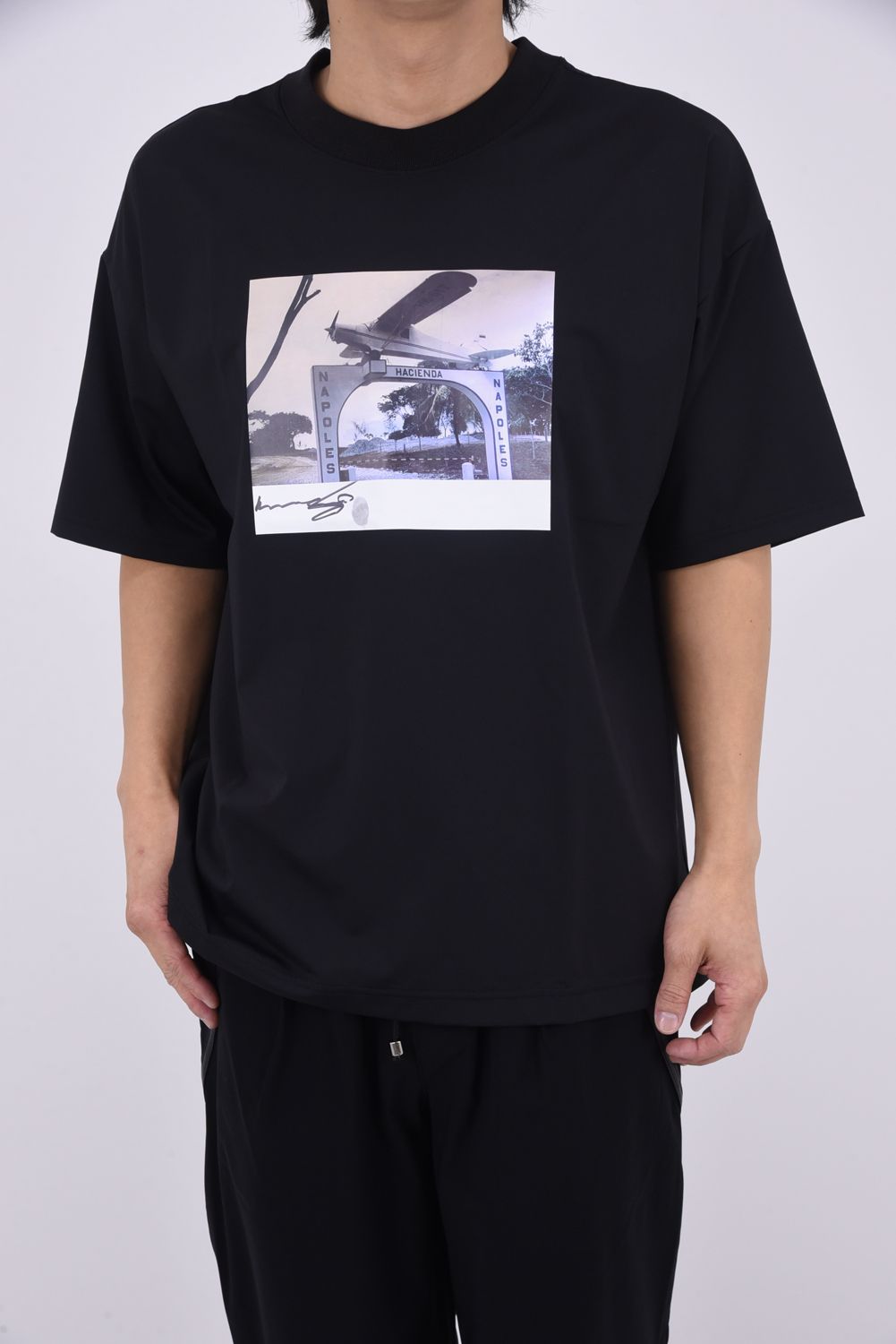 HELI OVERNYLON T / ナイロントリコット フォトプリント オーバーサイズ Tシャツ (ブラック)