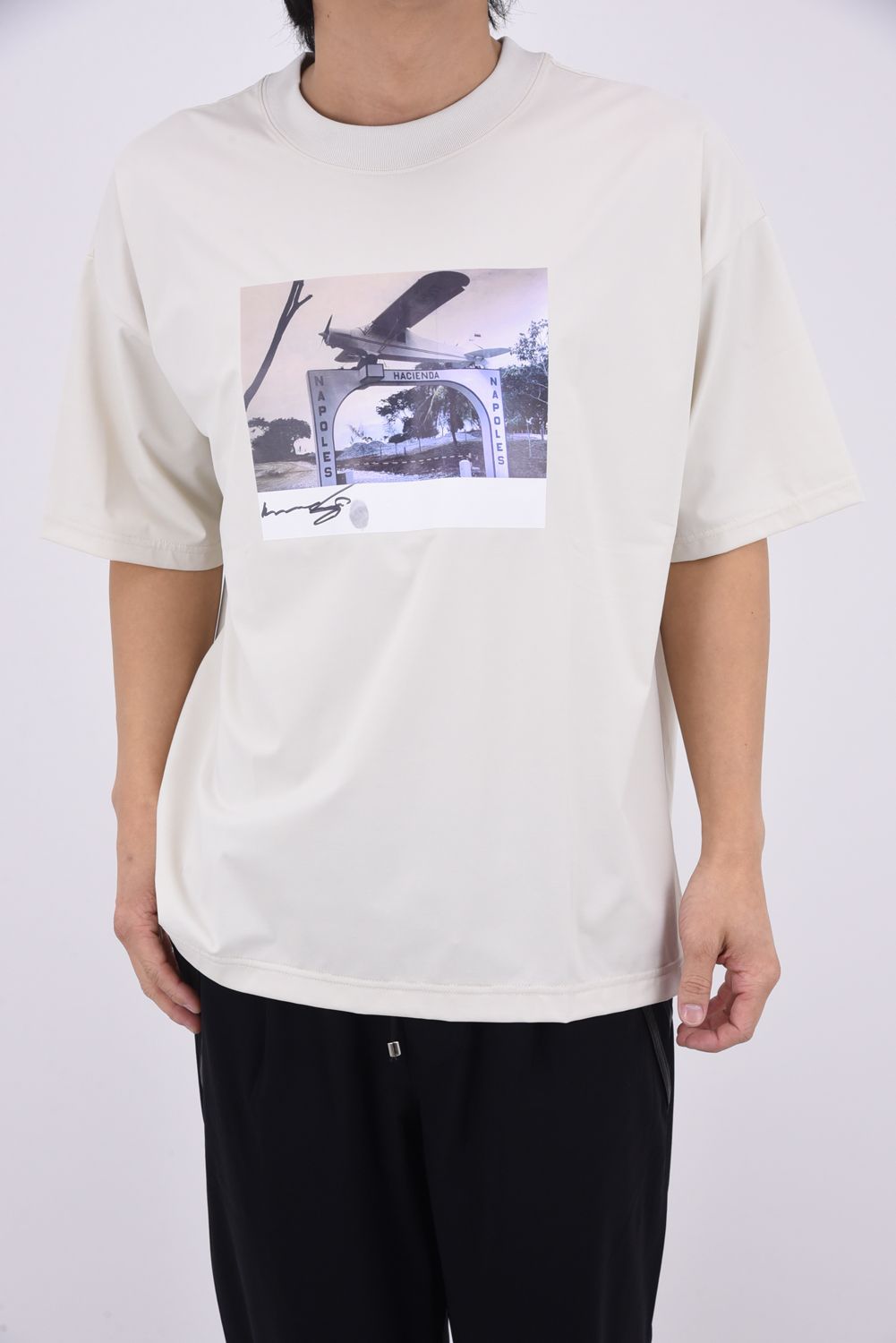 HELI OVERNYLON T / ナイロントリコット フォトプリント オーバーサイズ Tシャツ (グレージュ)