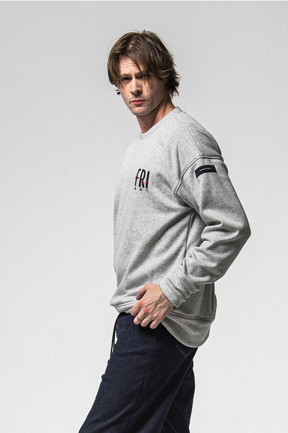 FRAIDAY STANDARD LOGO VELOURS FLEECE TRAINER / 裏ベロアフリース ロゴ ロングスリーブ トレーナー (グレー) (11月上旬入荷予定) ※オーダー締切：9月1日(月)18:00