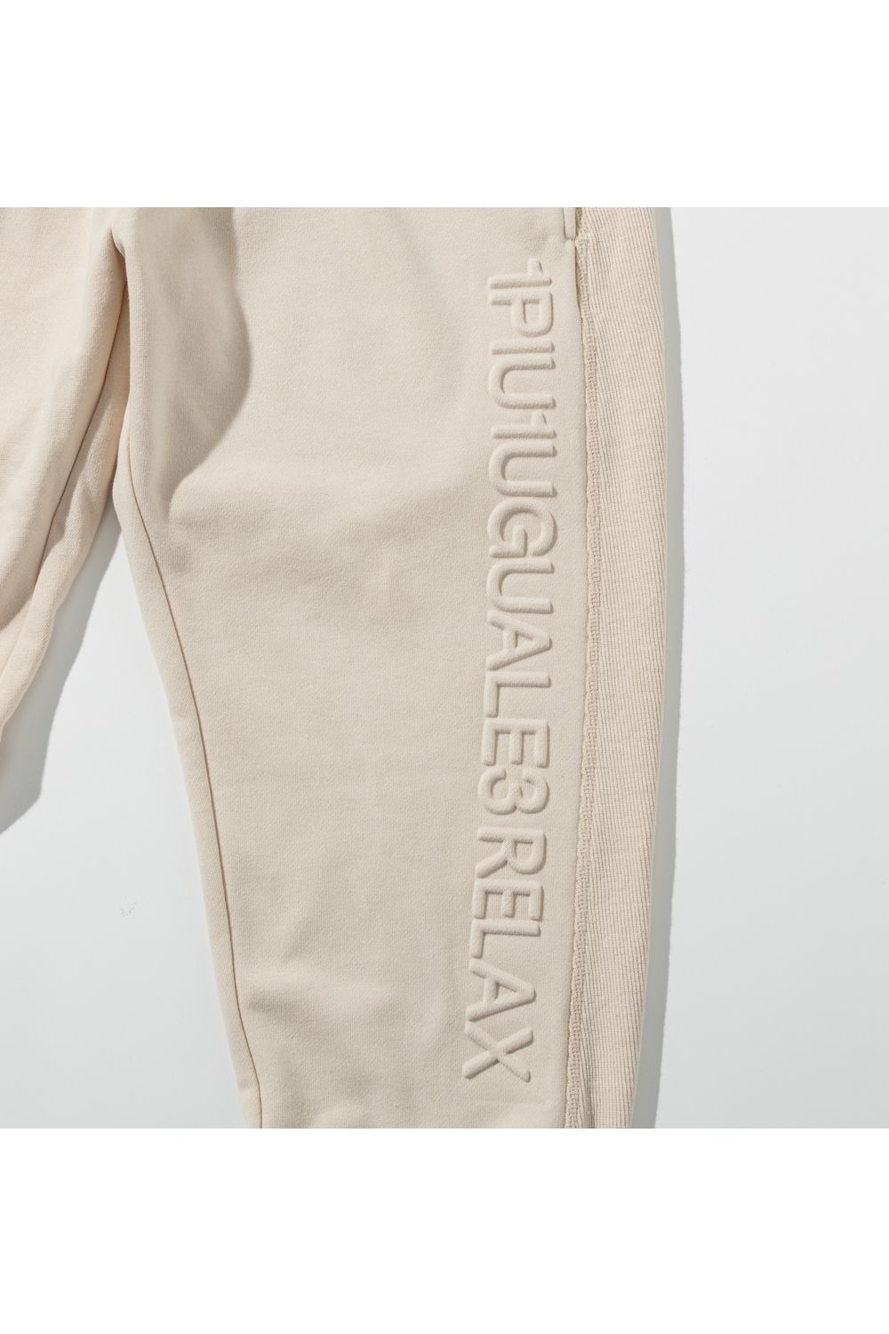 【26SS】 EMBOSSED LOGO JOGGER PANTS / エンボスロゴ ジョガーパンツ (ベージュ) (2月上旬入荷予定)