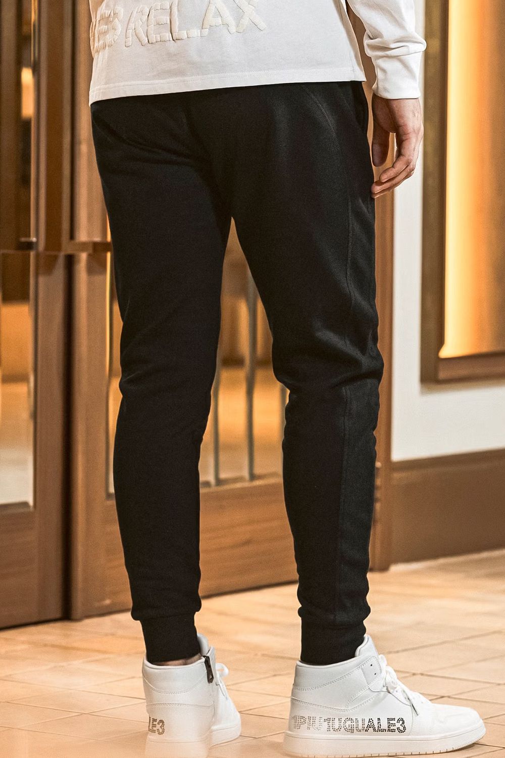 【26SS】 EMBOSSED LOGO JOGGER PANTS / エンボスロゴ ジョガーパンツ (ブラック)