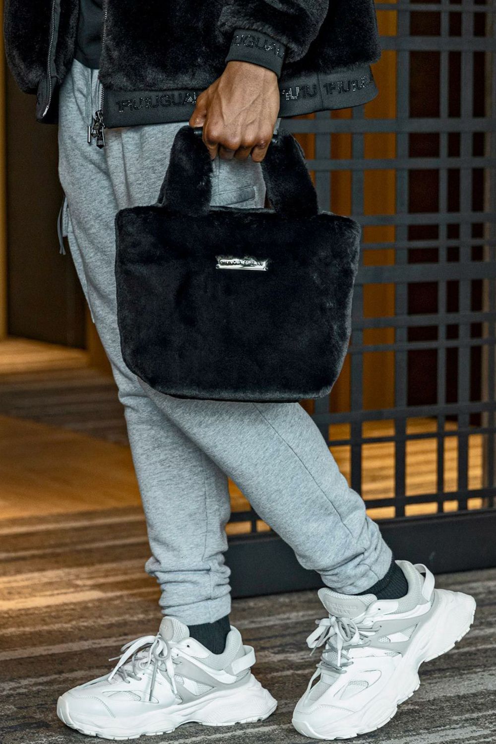 SILVER LOGO PLATE FUR MINI TOTE BAG/ シルバーロゴプレートファーミニトートバッグ (ブラック)