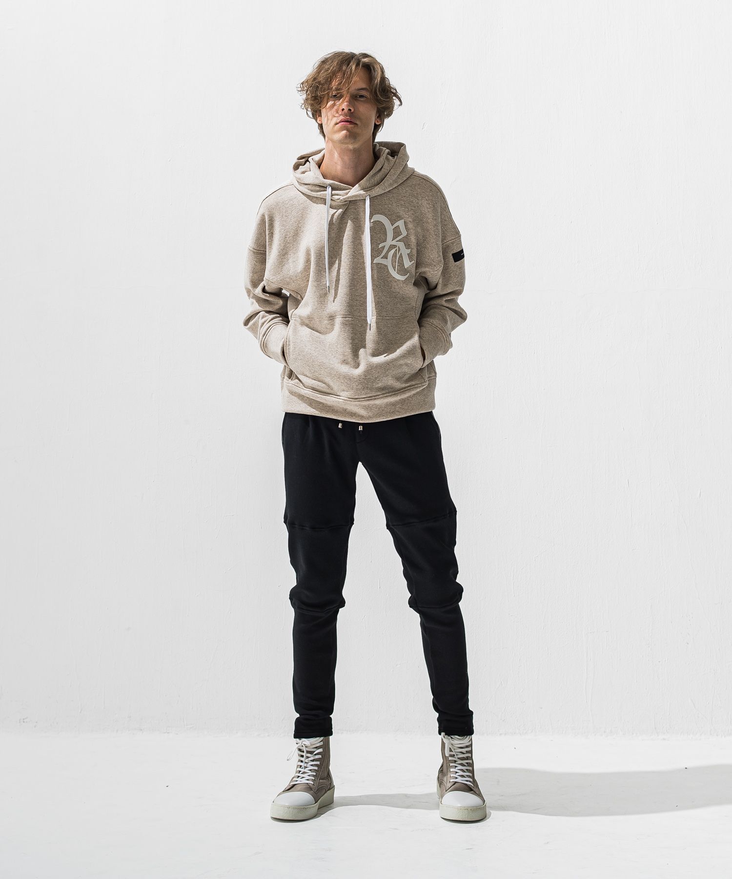 RC VELOURS FLEECE HOODIE / RCレザーワッペン 裏起毛ルーズフーディー (ブラウン) (11月上旬入荷予定) ※オーダー締切:9月7日(月)17時