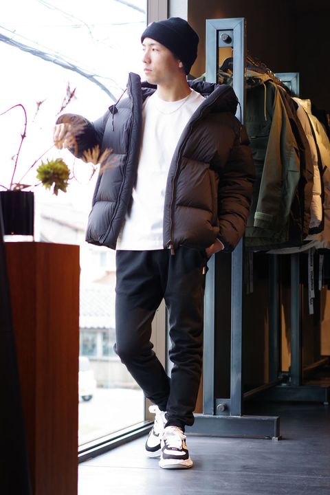 【REIGNING CHAMP】 スウェットパンツでもキメれます！着こなし簡単、シンプルコーディネート