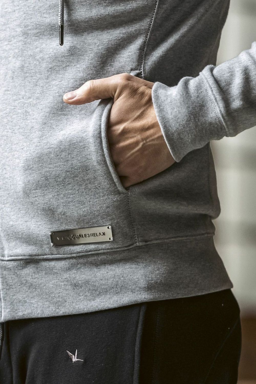 GLITTER ZIP + PLATE HOODIE / シルバーロゴプレートスウェットパーカー (グレー) (9月上旬入荷予定)