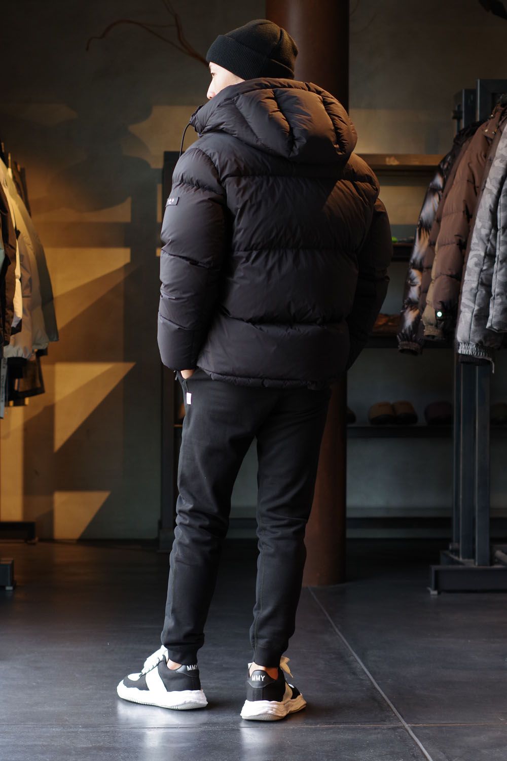 【REIGNING CHAMP】 スウェットパンツでもキメれます！着こなし簡単、シンプルコーディネート