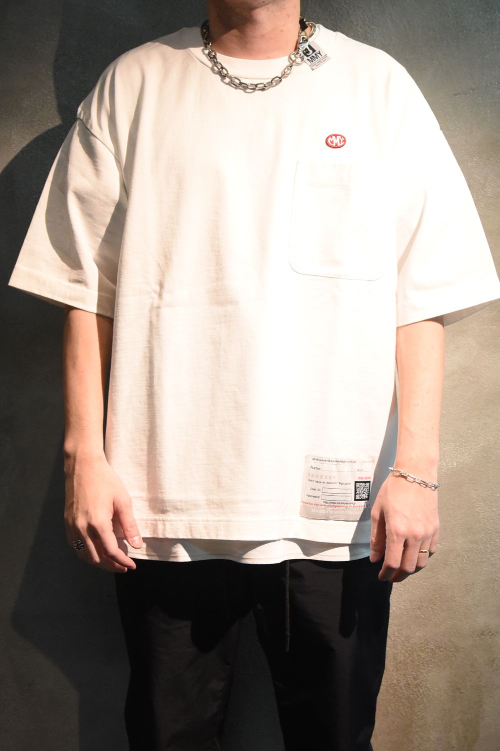 BACK PRINT POCKET TEE / バックプリント 胸ポケット クルーネック Tシャツ ホワイト