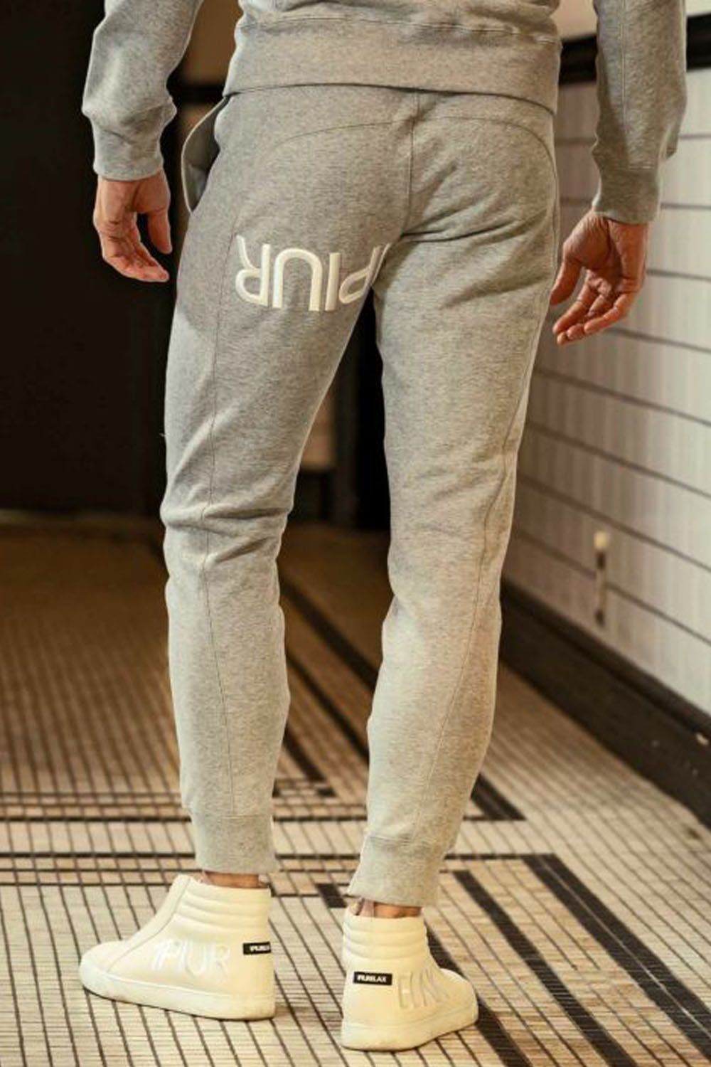 1PIU LOGO HEAVY PANTS / 1PIUロゴ刺繍 スウェットパンツ トップグレー