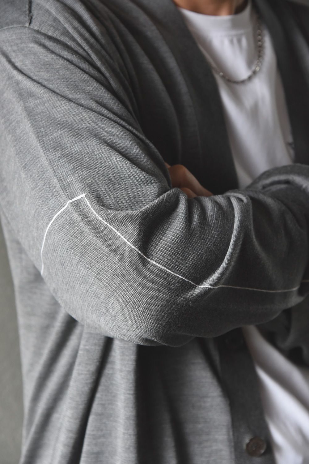 【CINOH】 上品とリラックス感を両立するカーディガンスタイル