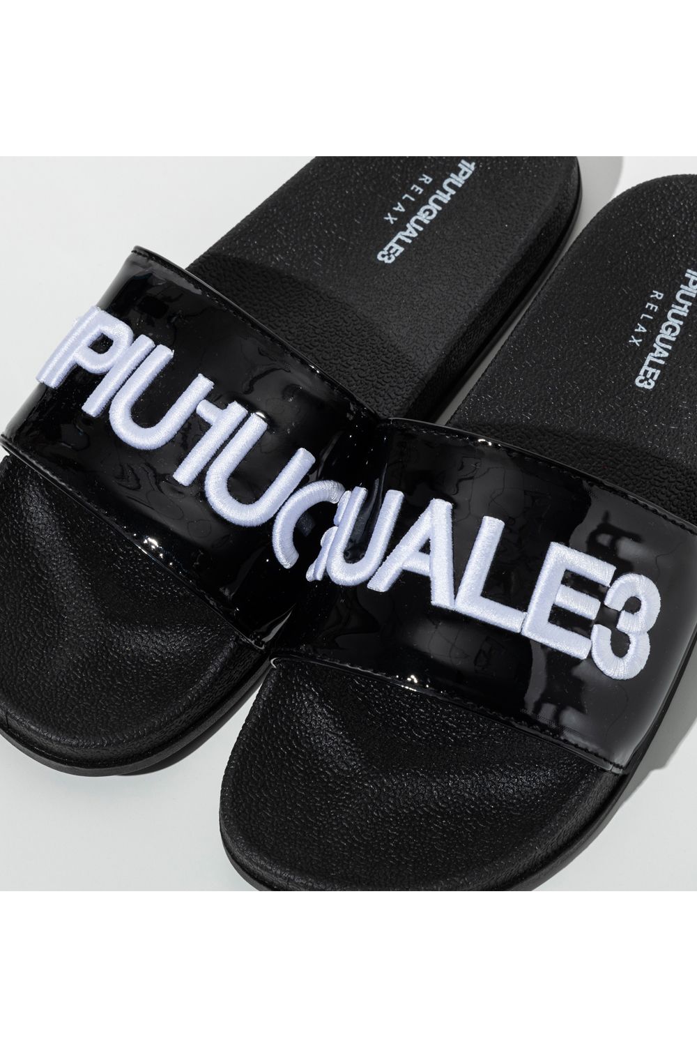 BLACK SANDALS / エナメル ブランドロゴ刺繍 シャワーサンダル (ブラック) (3月上旬入荷予定)