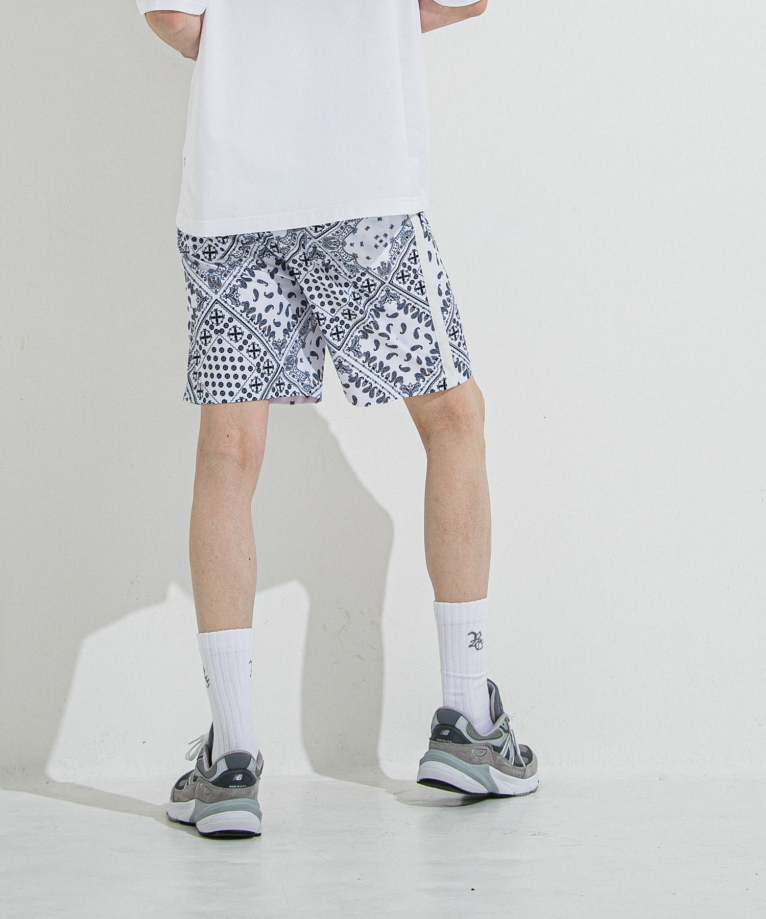 RUSH SHORTS / ラッシュガード バンダナ柄 ショートパンツ (ホワイト) (5月末入荷予定) ※オーダー締切:2月15日(日)18時
