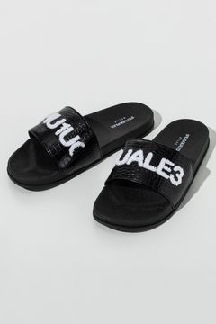 BLACK SANDALS / クロコ型押し ブランドロゴサガラ刺繍 シャワーサンダル (ブラック) (3月上旬入荷予定)