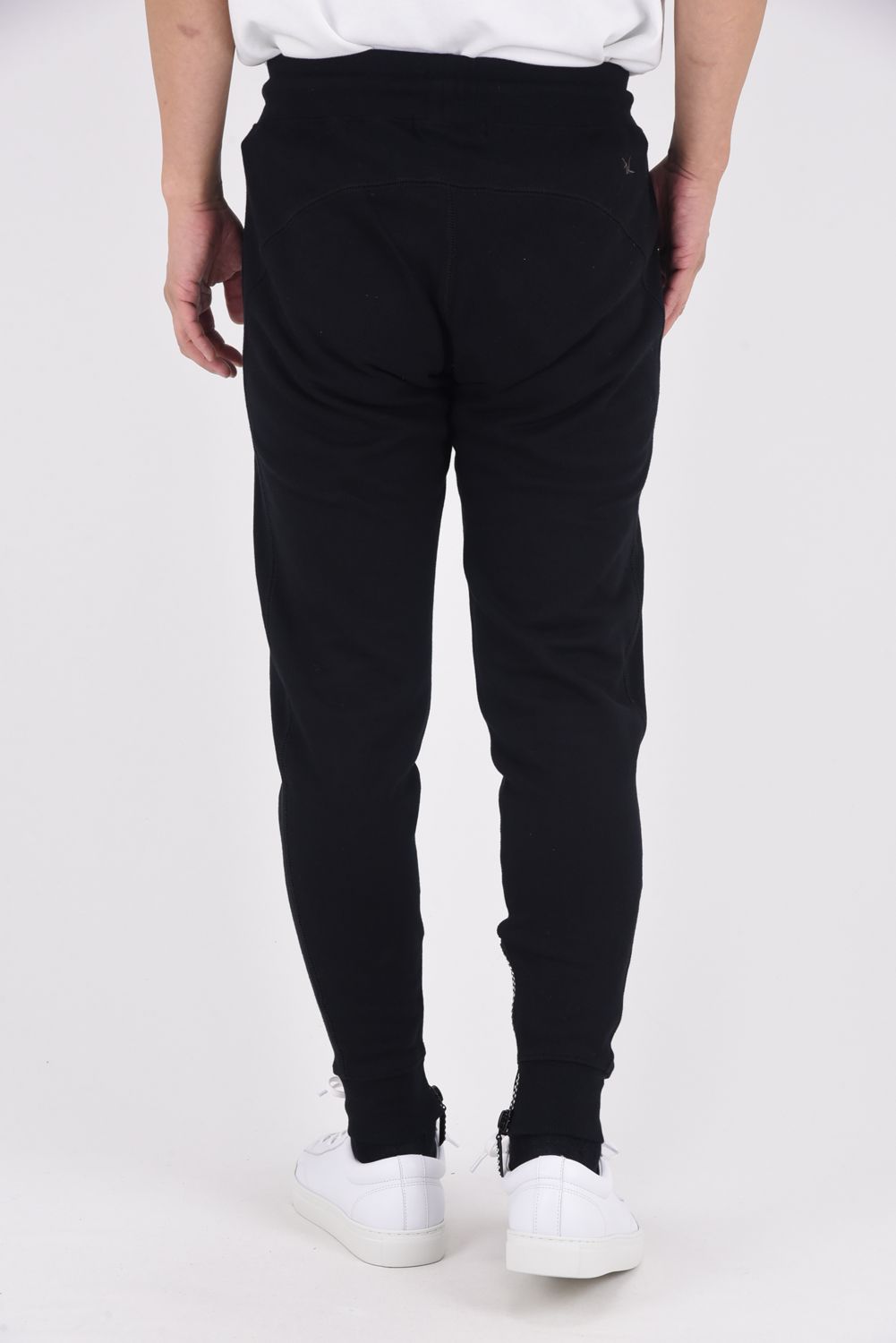 【25AW】 GLITTER ZIP + PLATE JOGGER PANTS / シルバーロゴプレートスウェットロングパンツ (ブラック)