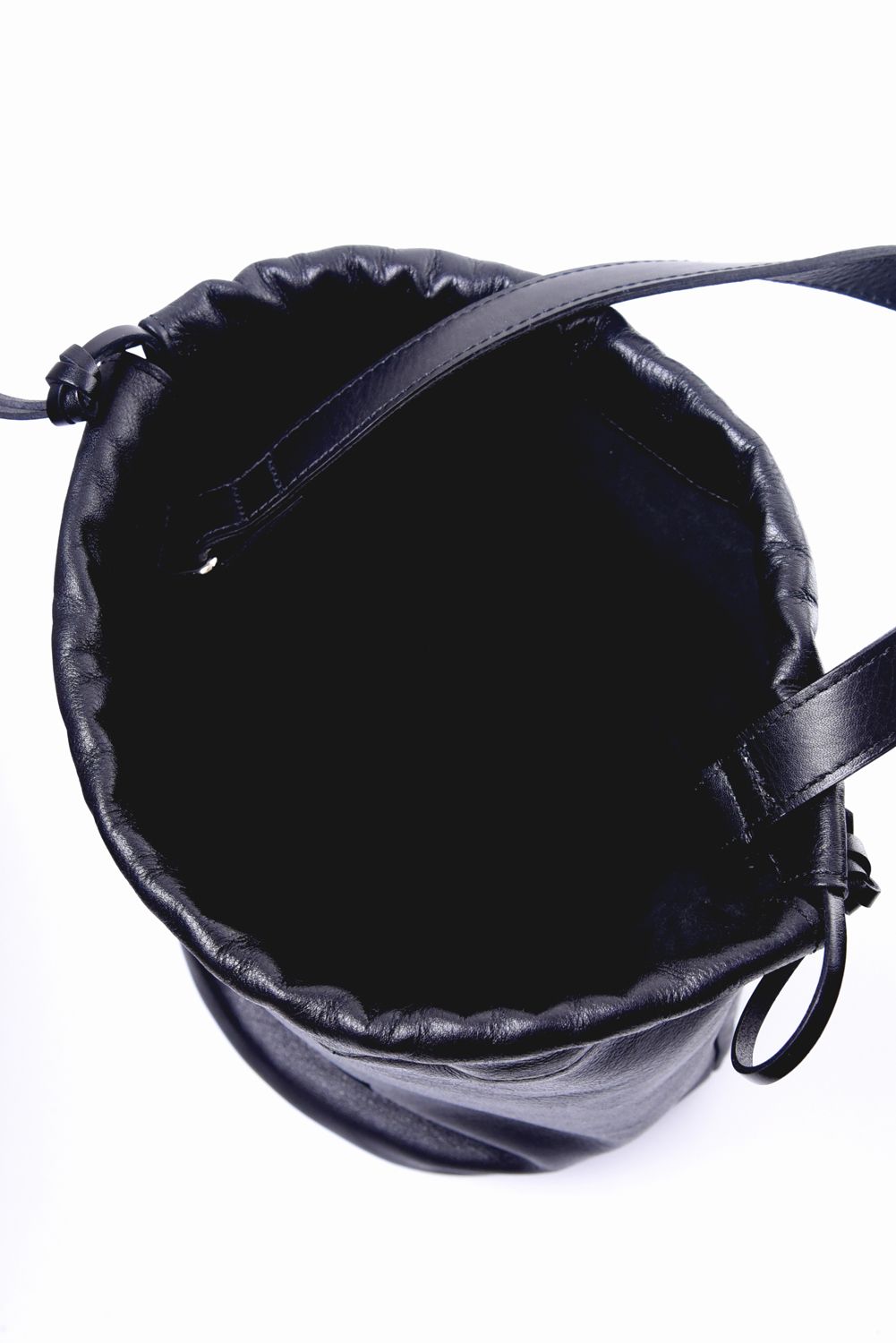 1PIU1UGUALE3 - DRAWSTRING BAG / カウレザー ドローコード 巾着バッグ