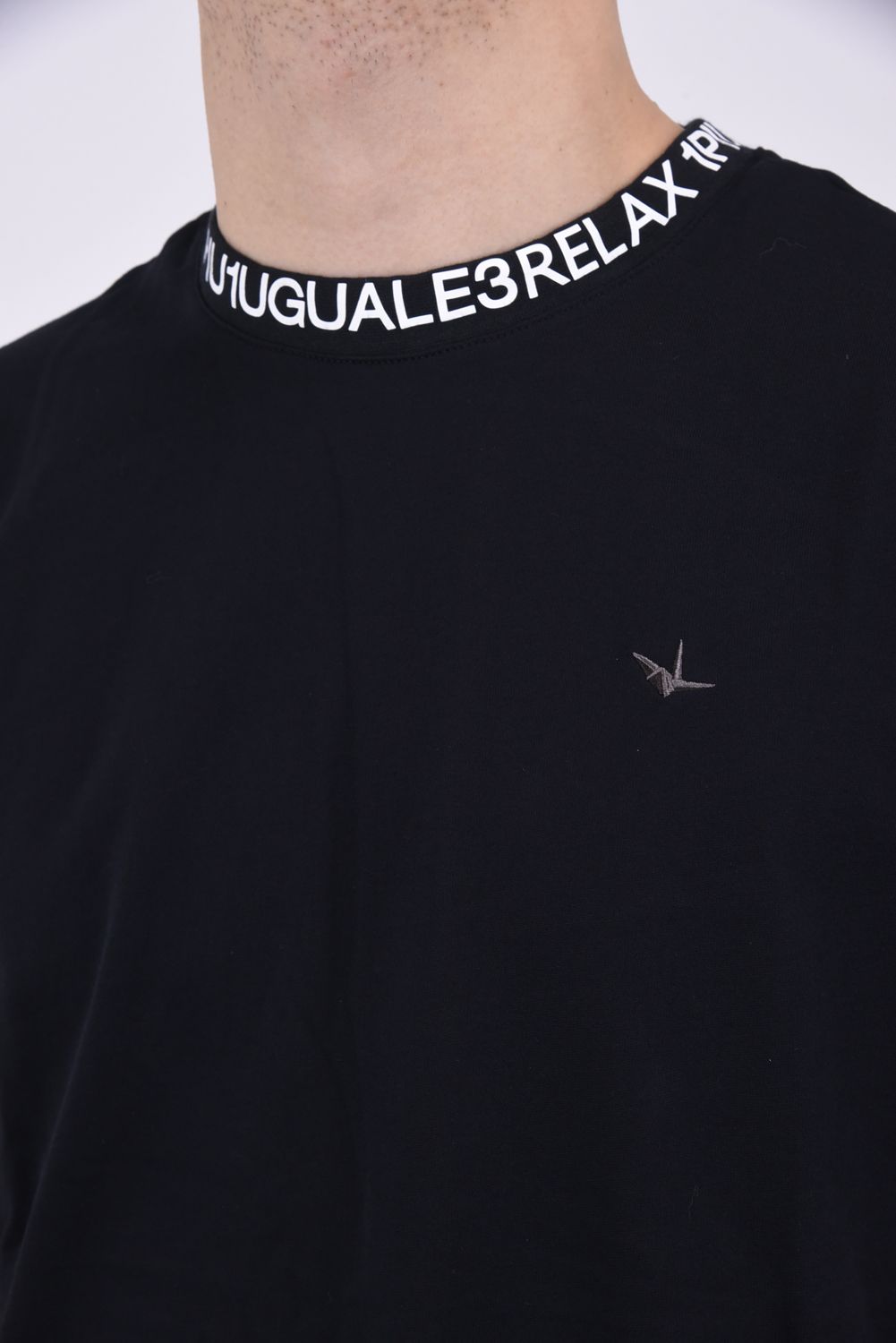 1PIU1UGUALE3 RELAX - COLLAR LOGO T-SHIRT / ネックロゴ 半袖Tシャツ