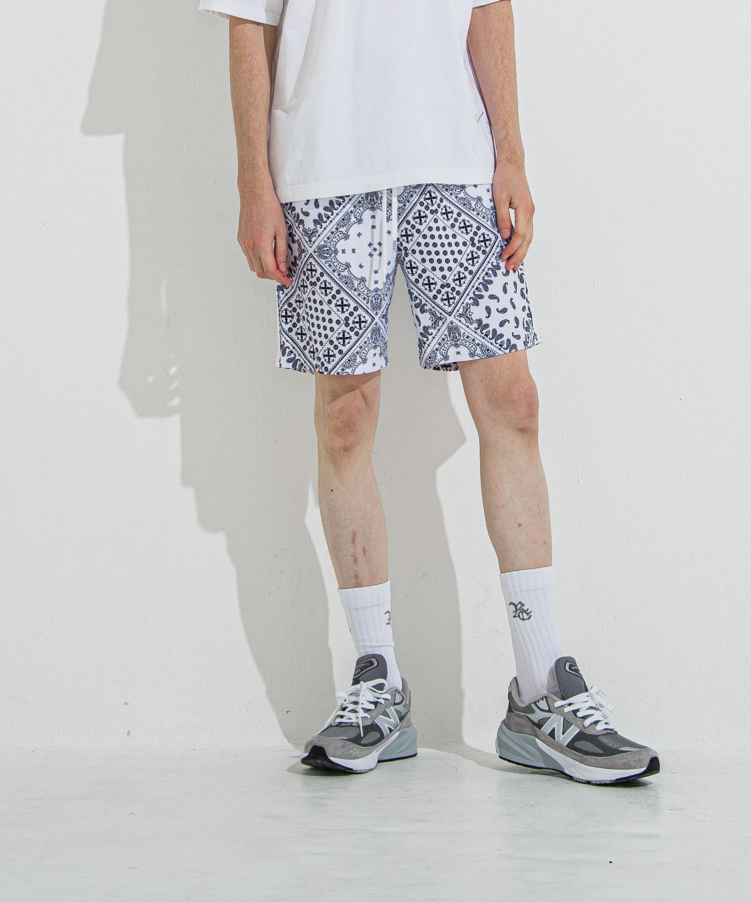 RUSH SHORTS / ラッシュガード バンダナ柄 ショートパンツ (ホワイト) (5月末入荷予定) ※オーダー締切:2月15日(日)18時