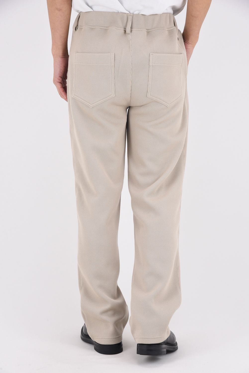 【26SS 39th】 AZE WIDE TUCK PANTS / 畔編みニット生地 セミワイドシルエット イージータックパンツ (グレージュ)