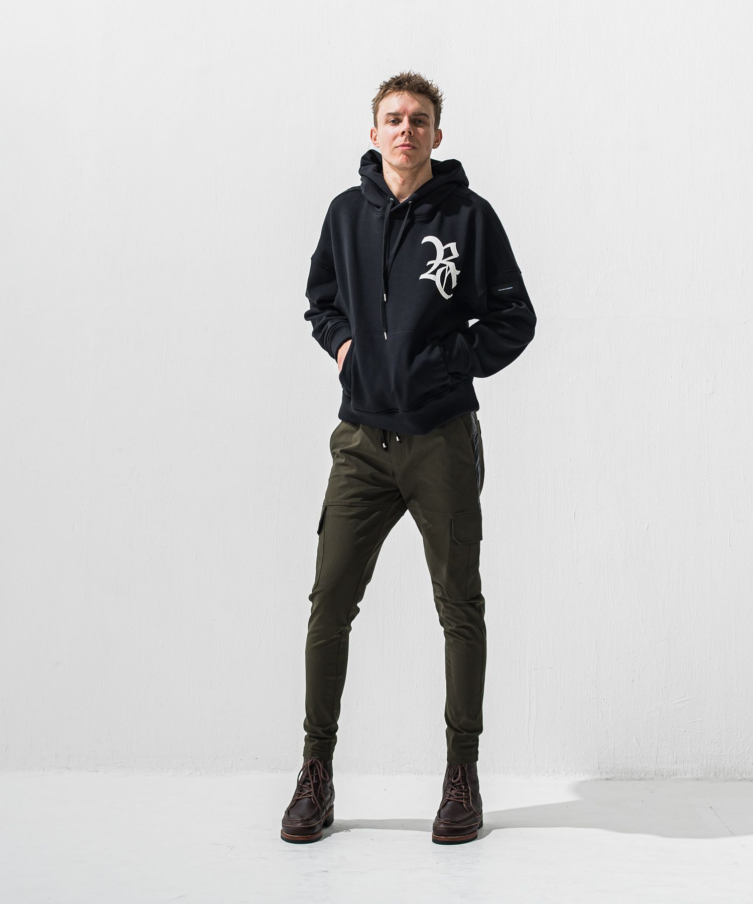 RC VELOURS FLEECE HOODIE / RCレザーワッペン 裏起毛ルーズフーディー (ブラック) (11月上旬入荷予定) ※オーダー締切:9月7日(月)17時