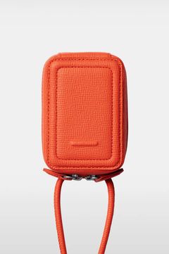 STRAPPED-ACCESSORY-MICROBAG / ストラップ付き MagSafe対応 ショルダーマイクロバッグ (キャロットオレンジ)