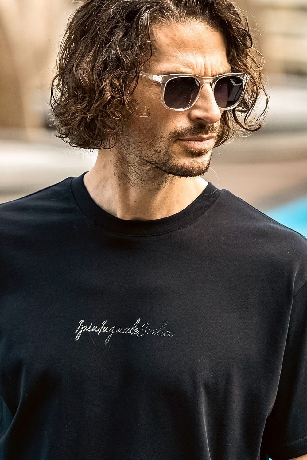【26SS】 GRADIENT RHINESTONE T-SHIRT / グラデーション ラインストーンロゴ Tシャツ (ブラック)
