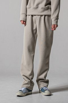 AZE WIDE TUCK PANTS / 畔編みニット生地 セミワイドシルエット イージータックパンツ (グレージュ) (1月中旬入荷予定)