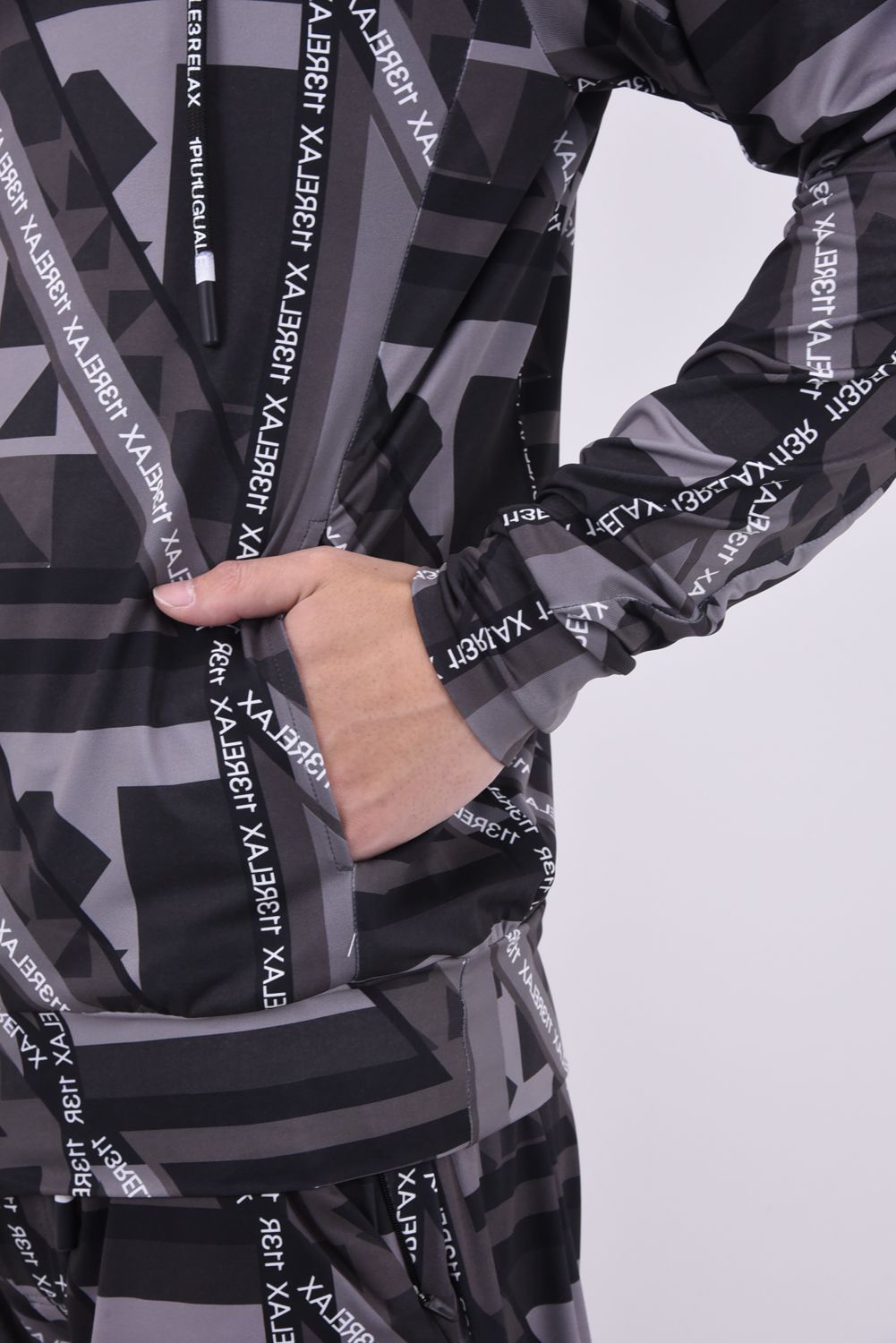 GEOMETRIC HOODIE / ジオメトリック柄 ラッシュガードパーカー チャコール×ブラック