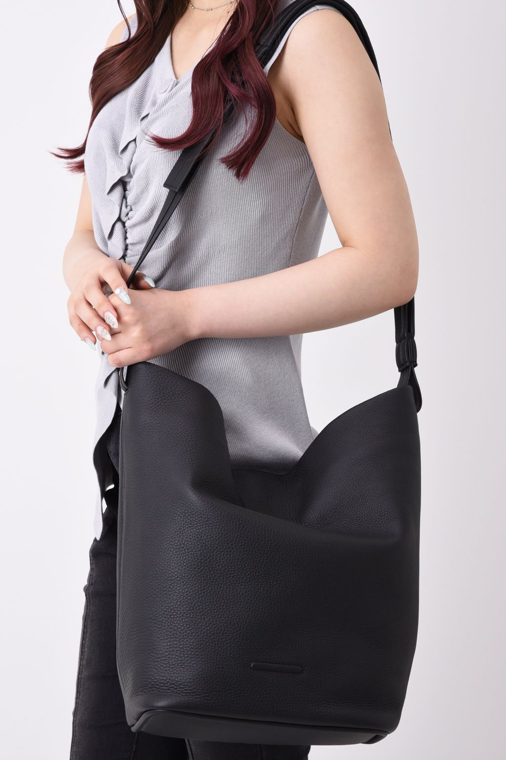 ESSENTIAL DAILY HOBO MEDIUM / シュリンクレザー ミディアムサイズ ショルダートートバッグ (ブラック)