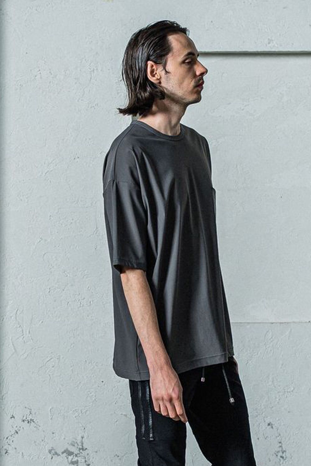 LEATHER POCKET OVER NYLON TEE / エコレザーポケット ルーズTシャツ グレー