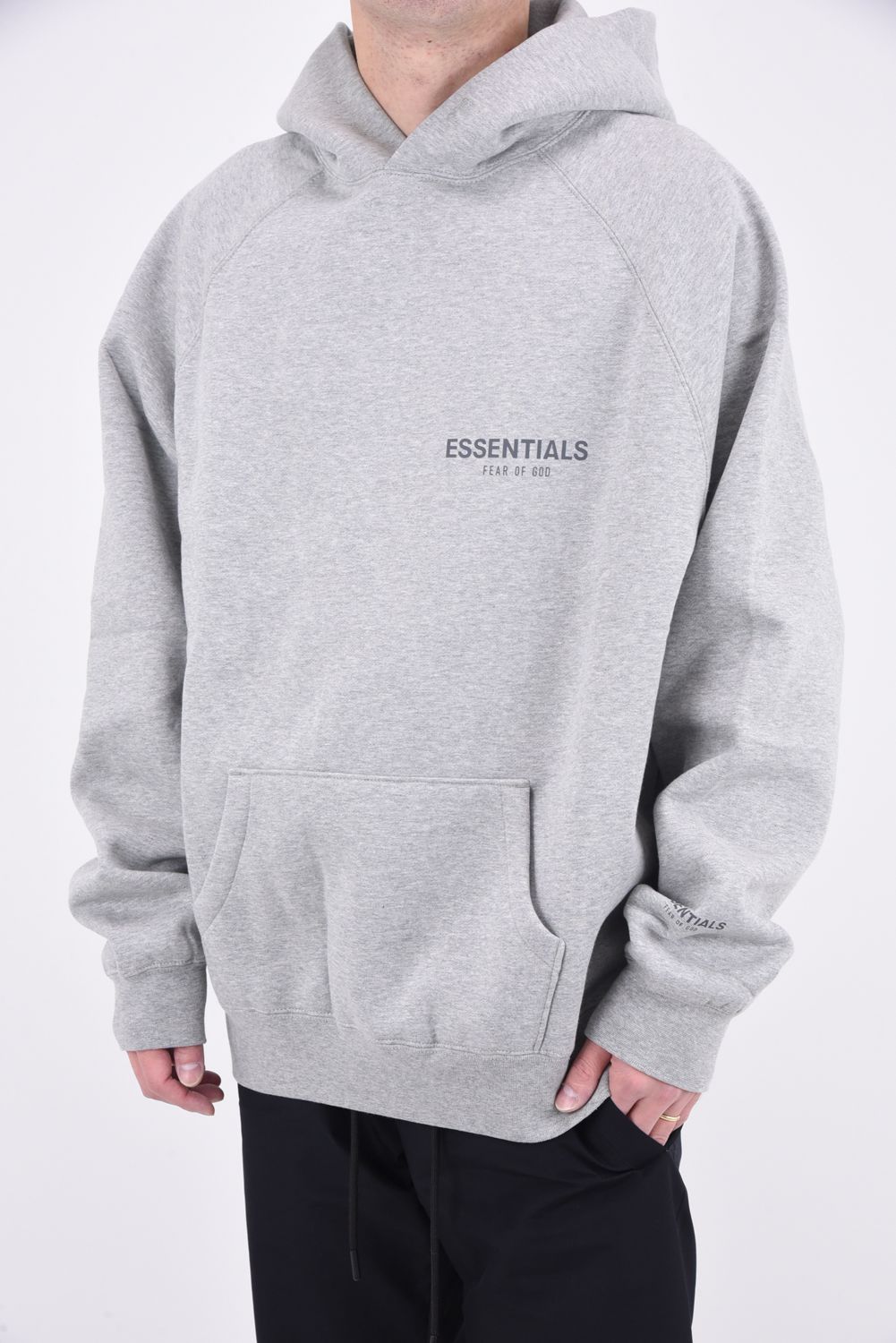 FEAR OF GOD ESSENTIALS 2022SS Relaxed Hoodie Iron エッセンシャルズ リラックスフーディ プルオーバーパーカー フロッキーロゴプリント アイアン サイズS【230307】【新古品】【me04】パーカー