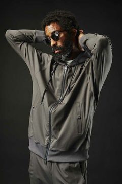 113SPORT COMFORTABLE TAG ZIP PARKA / 113ロゴ ラグランスリーブ フルジップ パーカー チャコール