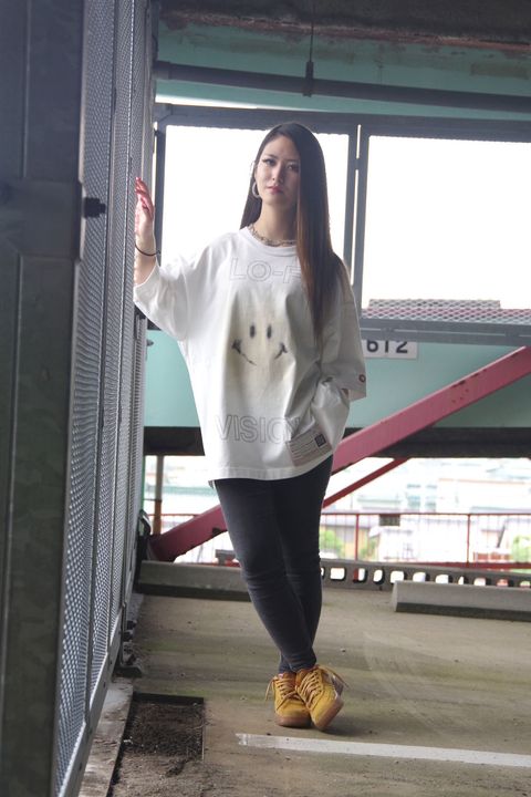 チェックシャツとプリントTシャツで組んだカジュアルコーデ😍