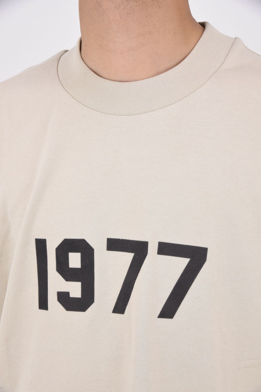 FOG ESSENTIALS - ESSENTIALS 1977 SS T-SHIRT / 1977 半袖 Tシャツ アイアンブラック | gossip