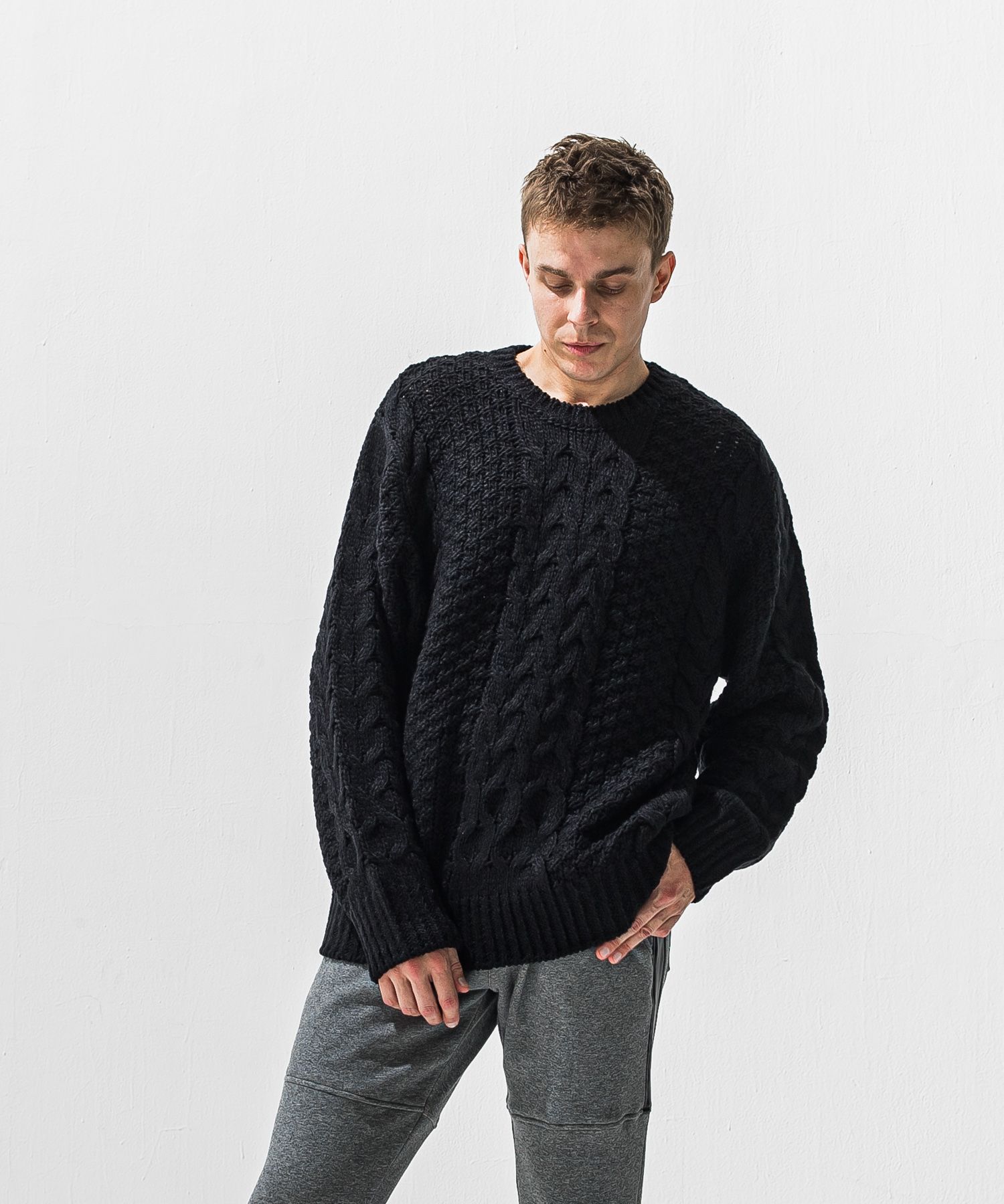 CABLE LAW SWEATER / ケーブル編み ローゲージセーター (ブラック) (10月下旬入荷予定) ※オーダー締切:9月7日(月)17時