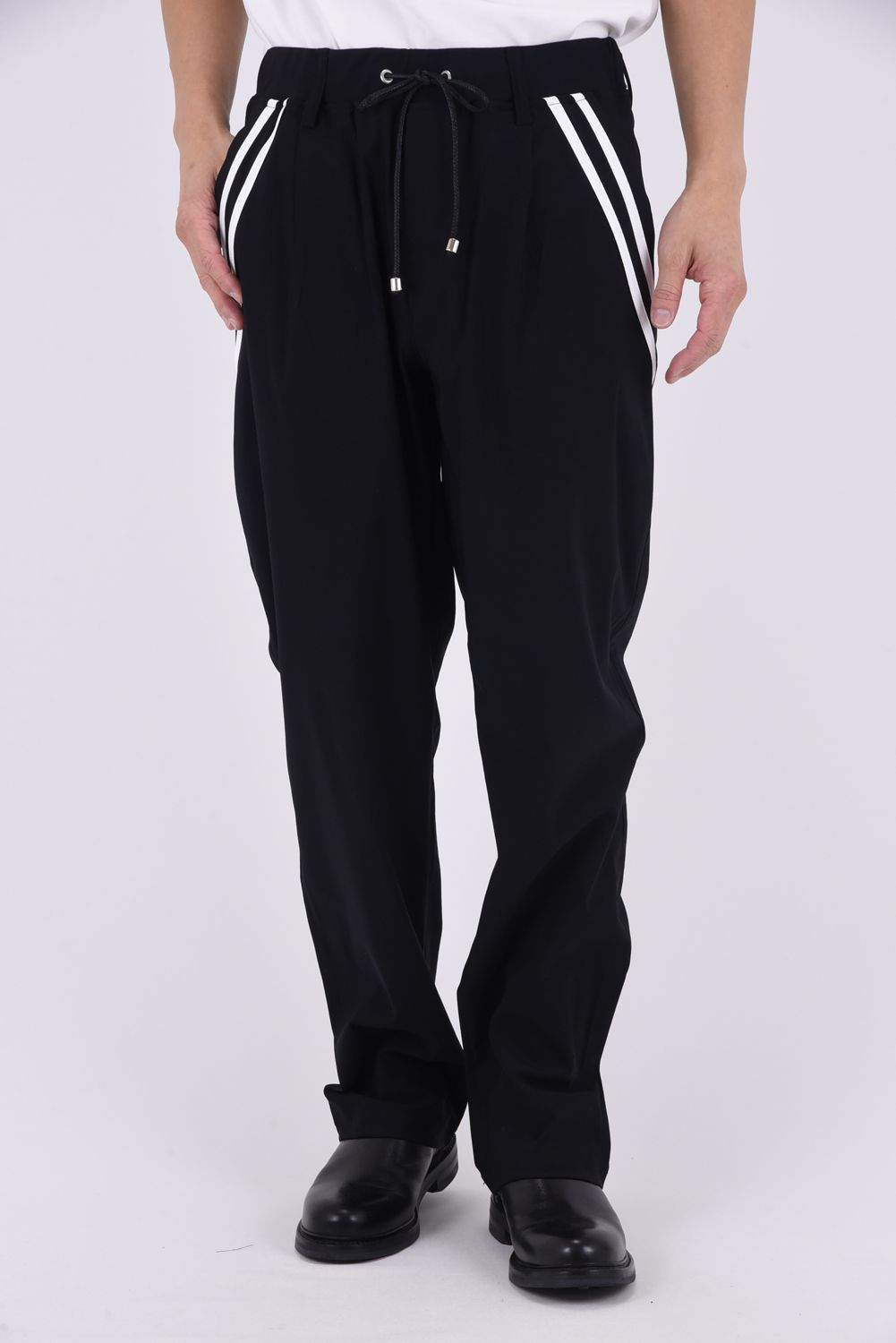 EDGE NYLON SEMI WIDE PT / ナイロンマイクロファイバー エコレザーライン セミワイド イージーパンツ (ブラック/ホワイト)