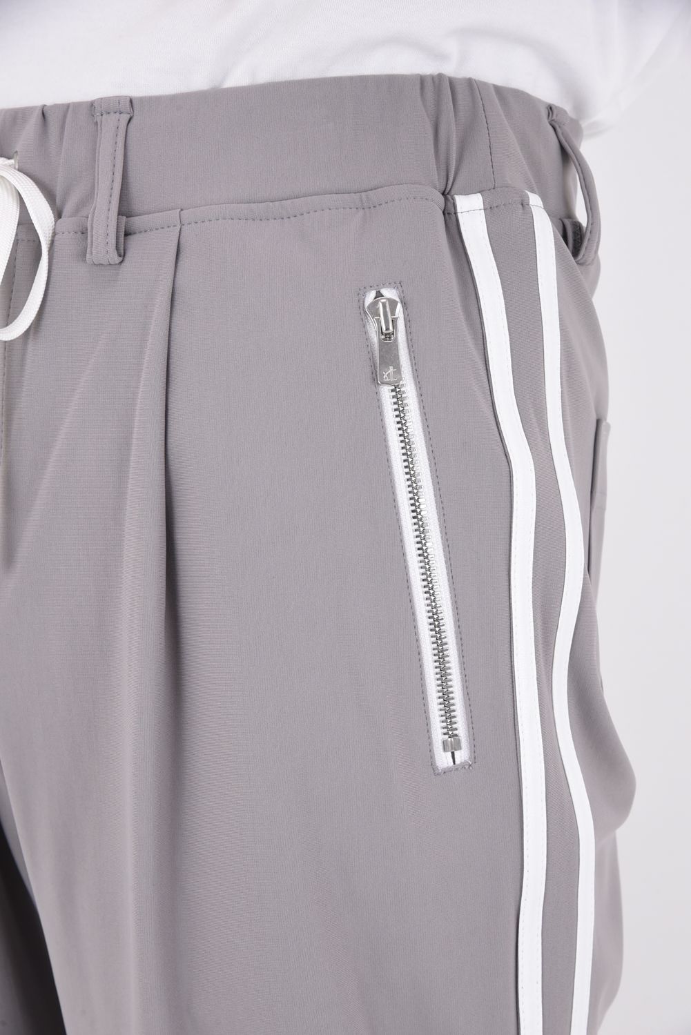 【26SS 39th】 Johnson LINE WIDE PT / 360°ストレッチ ワイドシルエット ジョンソンラインパンツ (グレー/ホワイト)