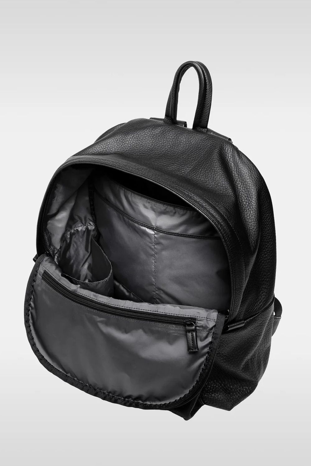 ESSENTIAL LEATHER DAYPACK MEDIUM / 防水レザー デイパック (ブラック)