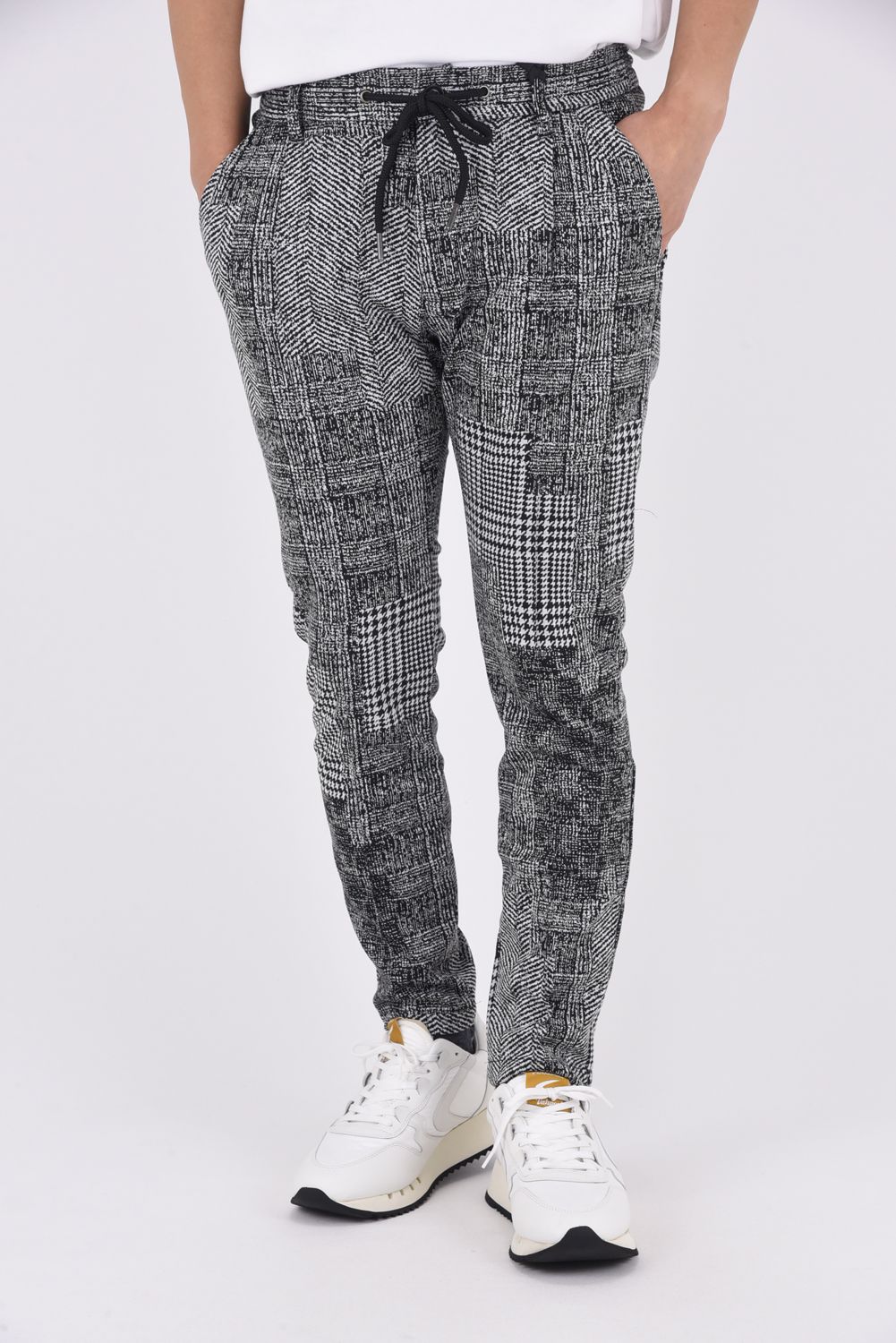 JJACQUARD SLACKS / ハウンドトゥースジャガードスラックス （ブラック）