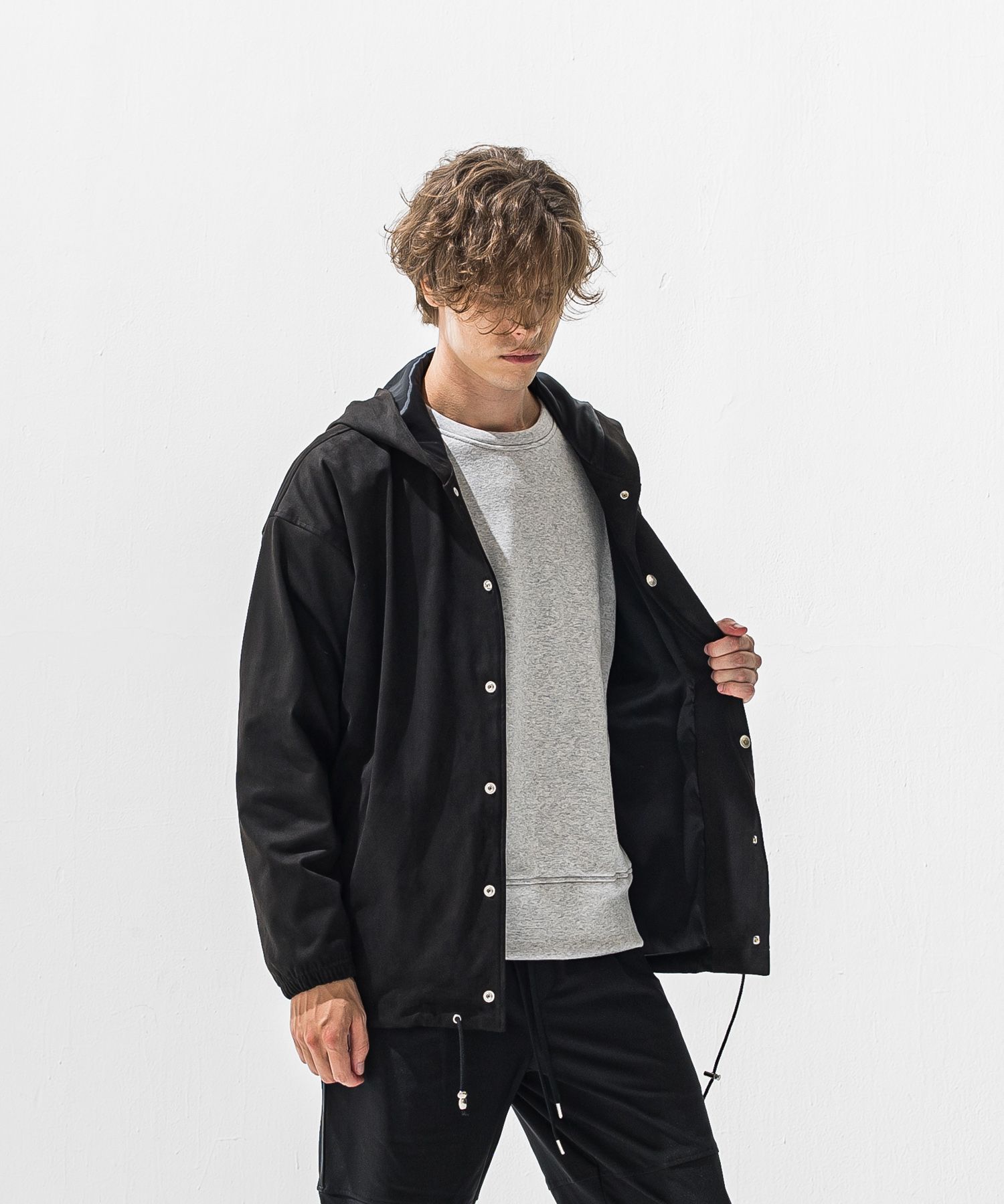 suede coach hoodie / エコスエード オーバーサイズ コーチジャケットパーカー (ブラック) (12月中旬入荷予定) ※オーダー締切:9月7日(月)17時