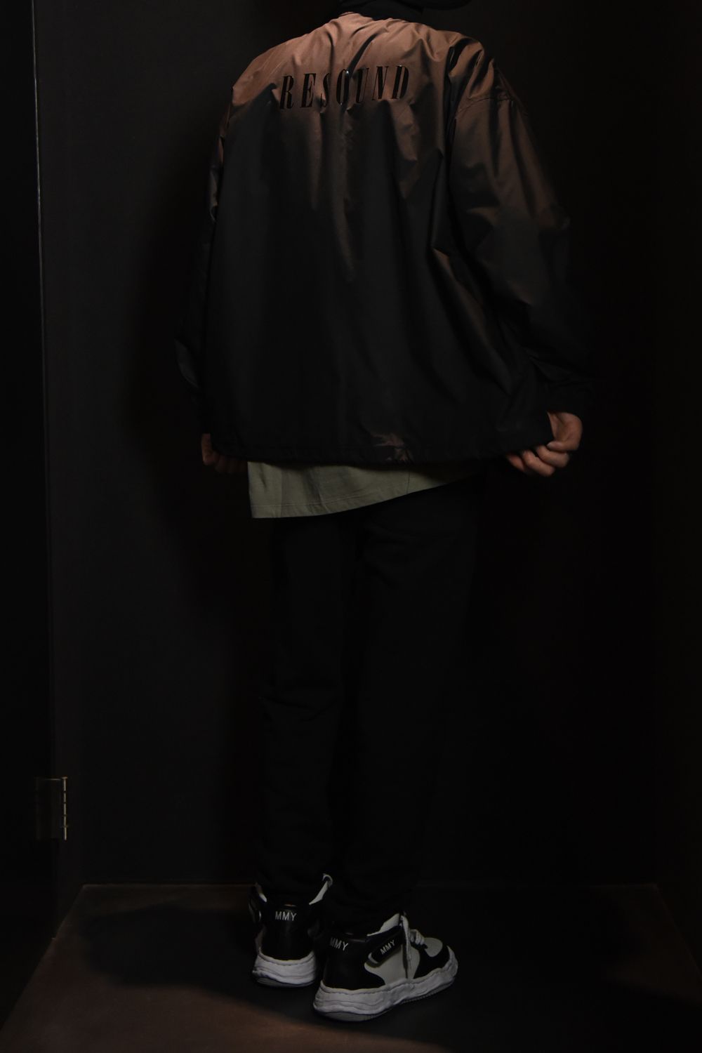 【RESOUND CLOTHING 】 OVER coach Jacketを使用した大人の方に向けたストリートファッション