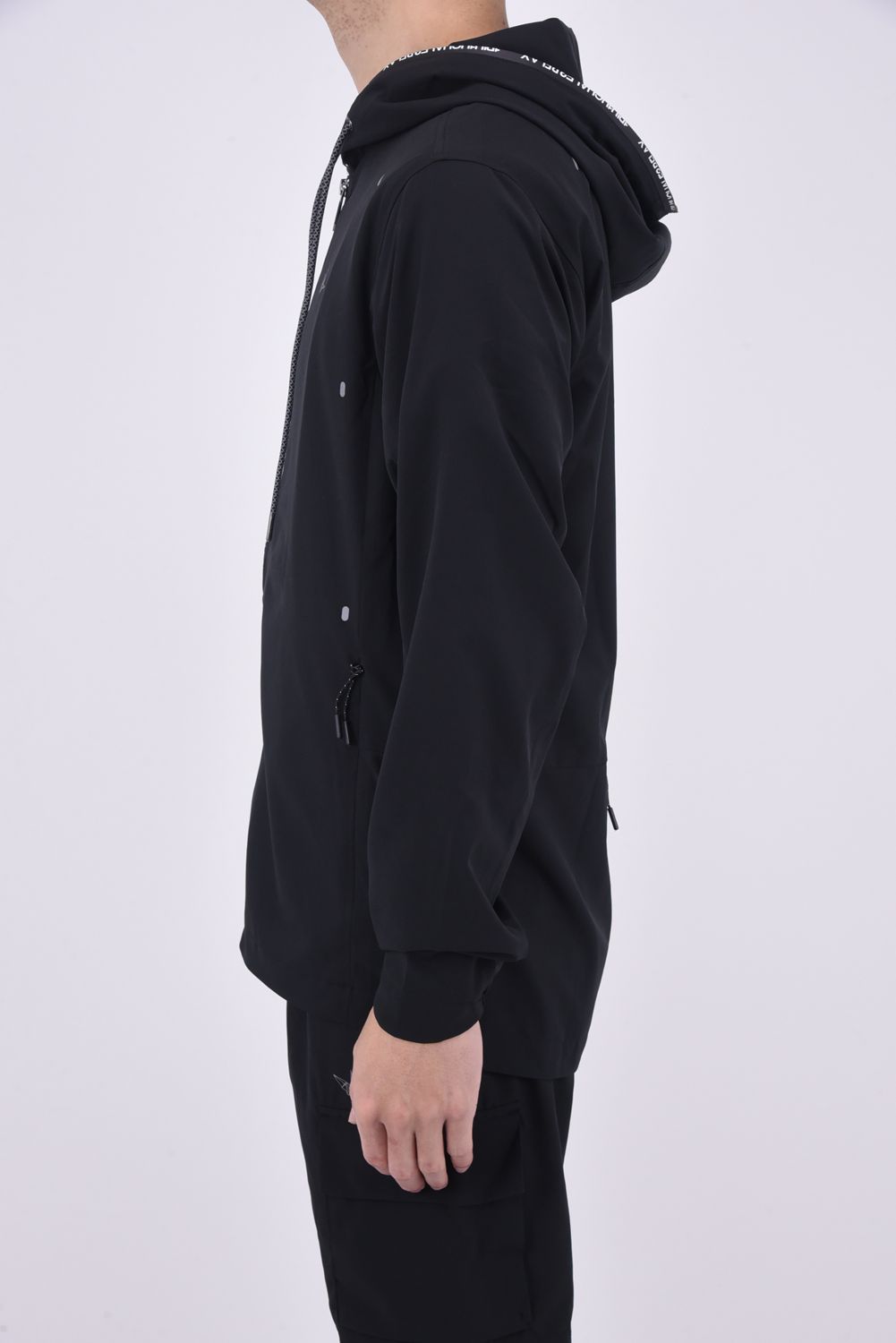 LOGO ZIP LIGHT HOODIE / ロゴジップ ライトフーディー ブラック