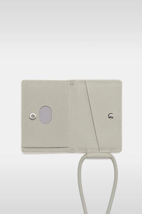 STRAPPED-ACCESSORY-CARDCASE / ストラップ付き MagSafe対応 ショルダーカードケース (ホワイトベージュ)