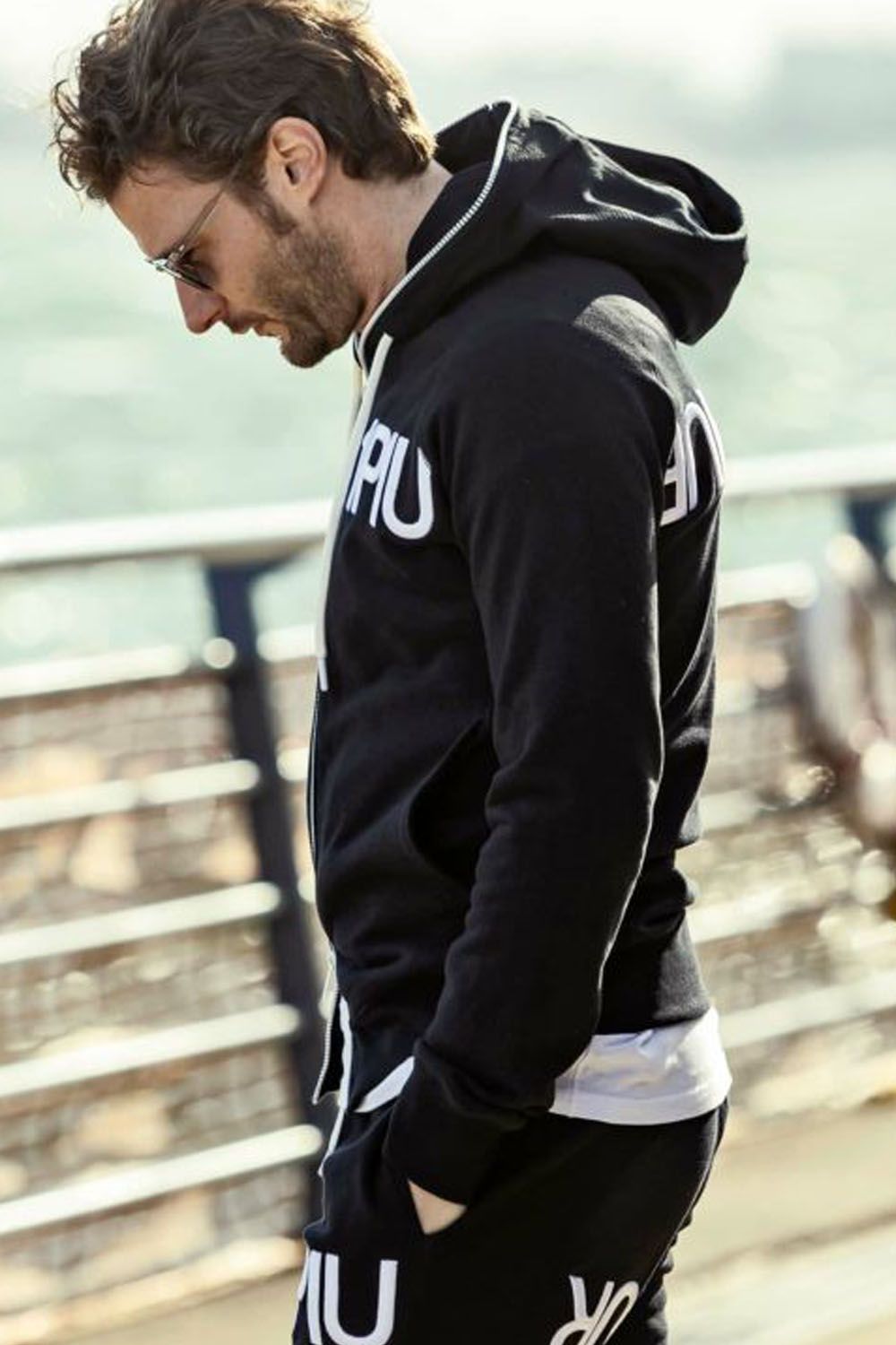 1PIU1UGUALE3 RELAX - 1PIU LOGO HEAVY HOODIE / 刺繍ロゴ
