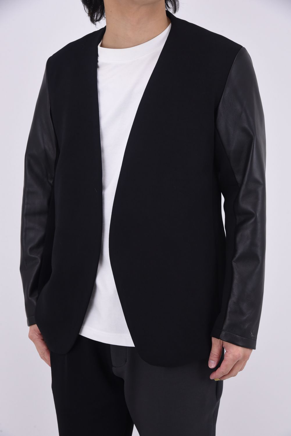 SLEEVE LEATHER COLLARLESS JACKET / レザースリーブ ノーカラー ジャケット (ブラック)