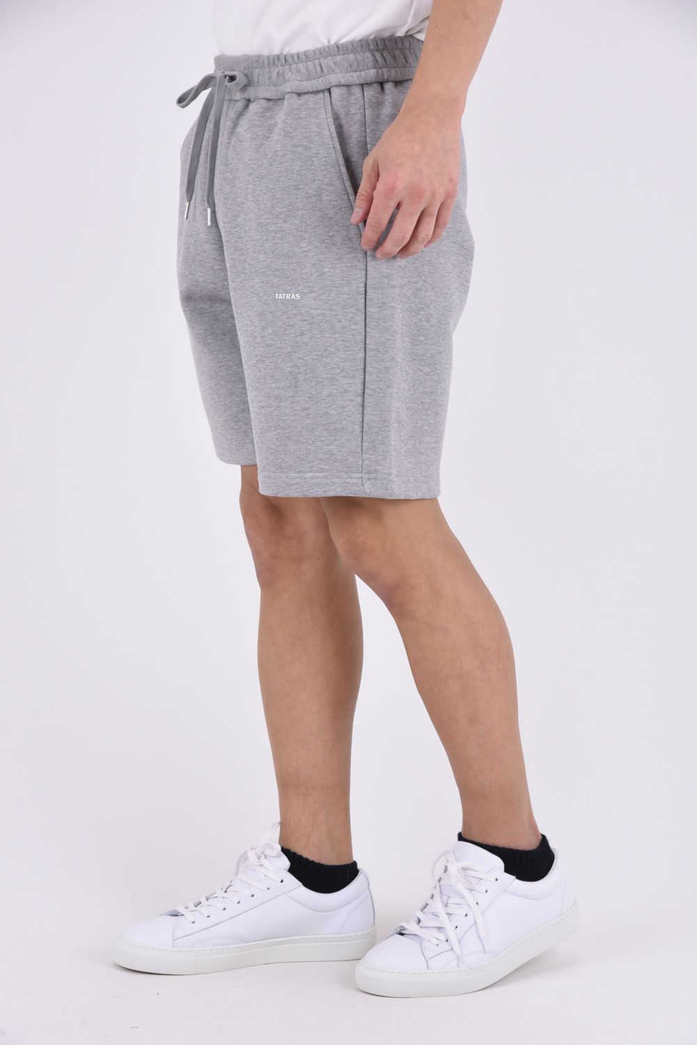 FUSSA (フッサ) / ワンポイントロゴ レギュラーフィット ショートパンツ （グレー）