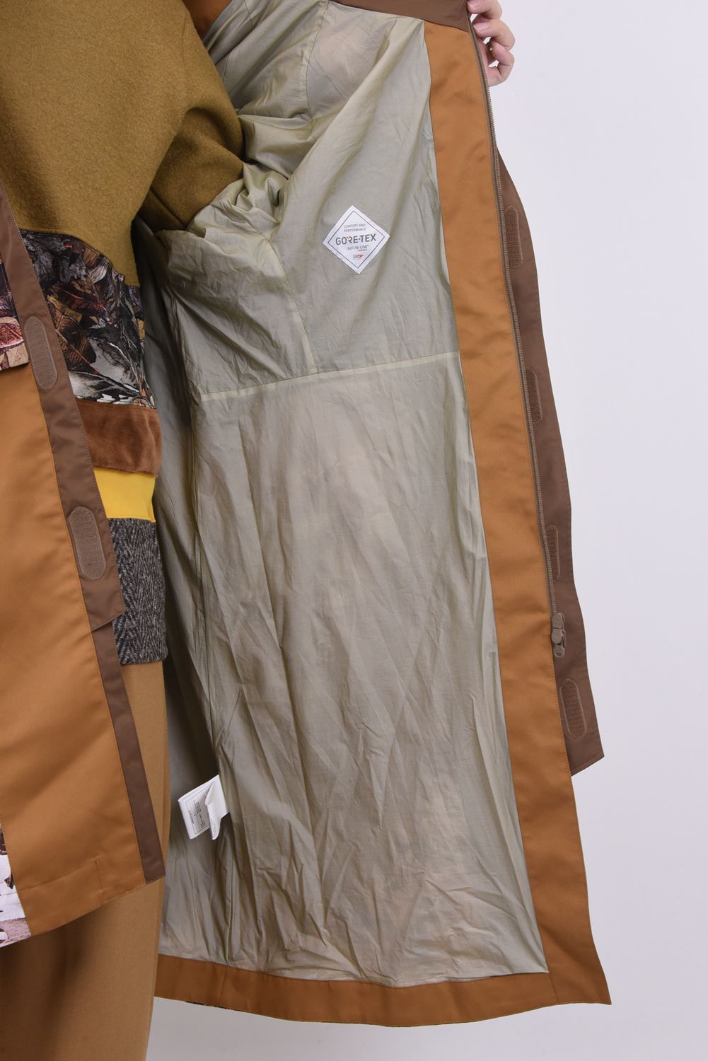 GORE-TEX INFINIUM FALLEN LEAVES PRINTED DOUBLE LAYER COAT / インクジェットプリント フーデッド ロングコート ブラウン