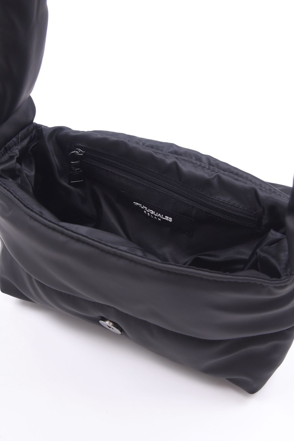 LIGHT SYNTHETIC LEATHER MINI PADDED SHOULDER BAG / シルバーロゴプレート パデッド ショルダーバッグ (ブラック)