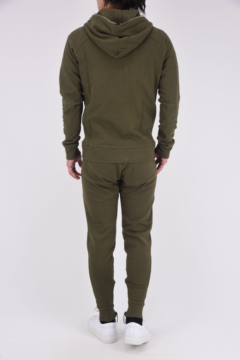 【25AW】 GLITTER ZIP + PLATE JOGGER PANTS / シルバーロゴプレートスウェットロングパンツ (カーキ）