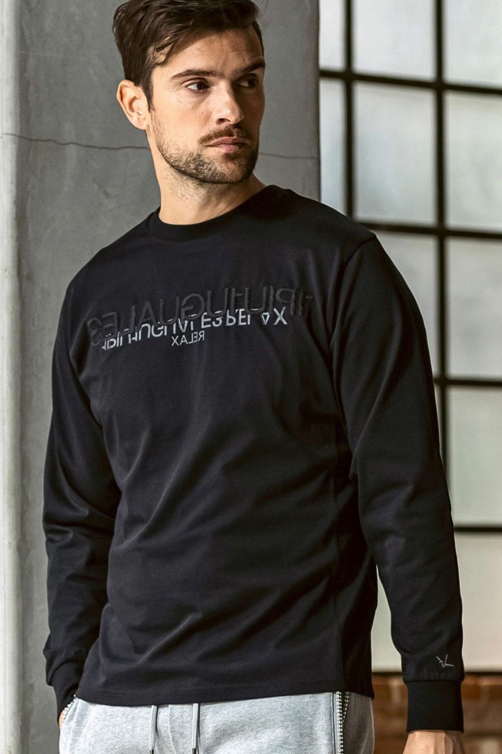 【1PIU1UGUALE3 RELAX】袖ロゴアップリケロングTシャツ 1PIU1UGUALE3 RELAX(ウノピゥウノウグァーレトレ リラックス