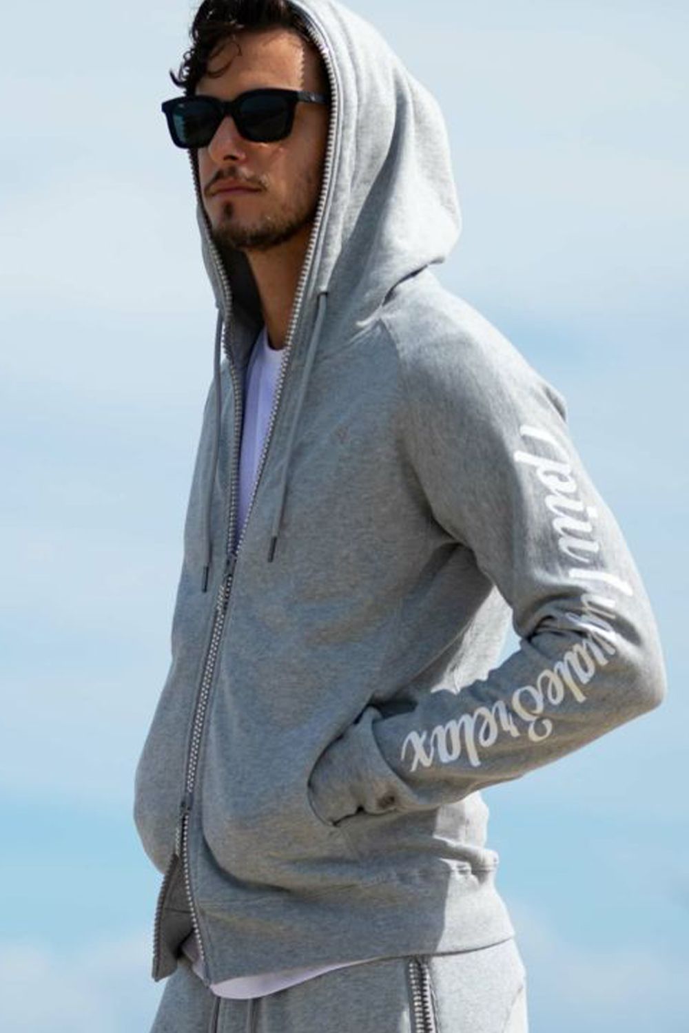 GLITTER ZIP HOODIE / グリッターロゴ ジップパーカー トップグレー