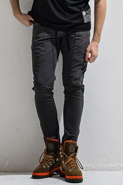 GR PT / ナイロンストレッチ タイトテーパードシルエット ギアパンツ (チャコール) (3月中旬入荷予定) ※オーダー締切12/13(土)17:00